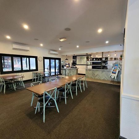 Palm And Pawn Motor Inn Wagga Wagga Extérieur photo