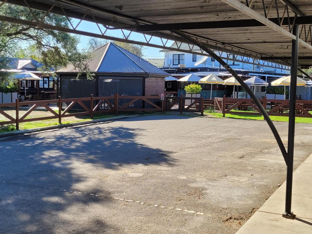 Palm And Pawn Motor Inn Wagga Wagga Extérieur photo
