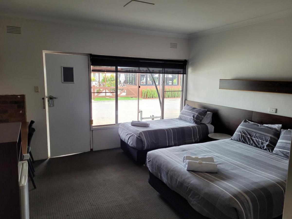 Palm And Pawn Motor Inn Wagga Wagga Extérieur photo