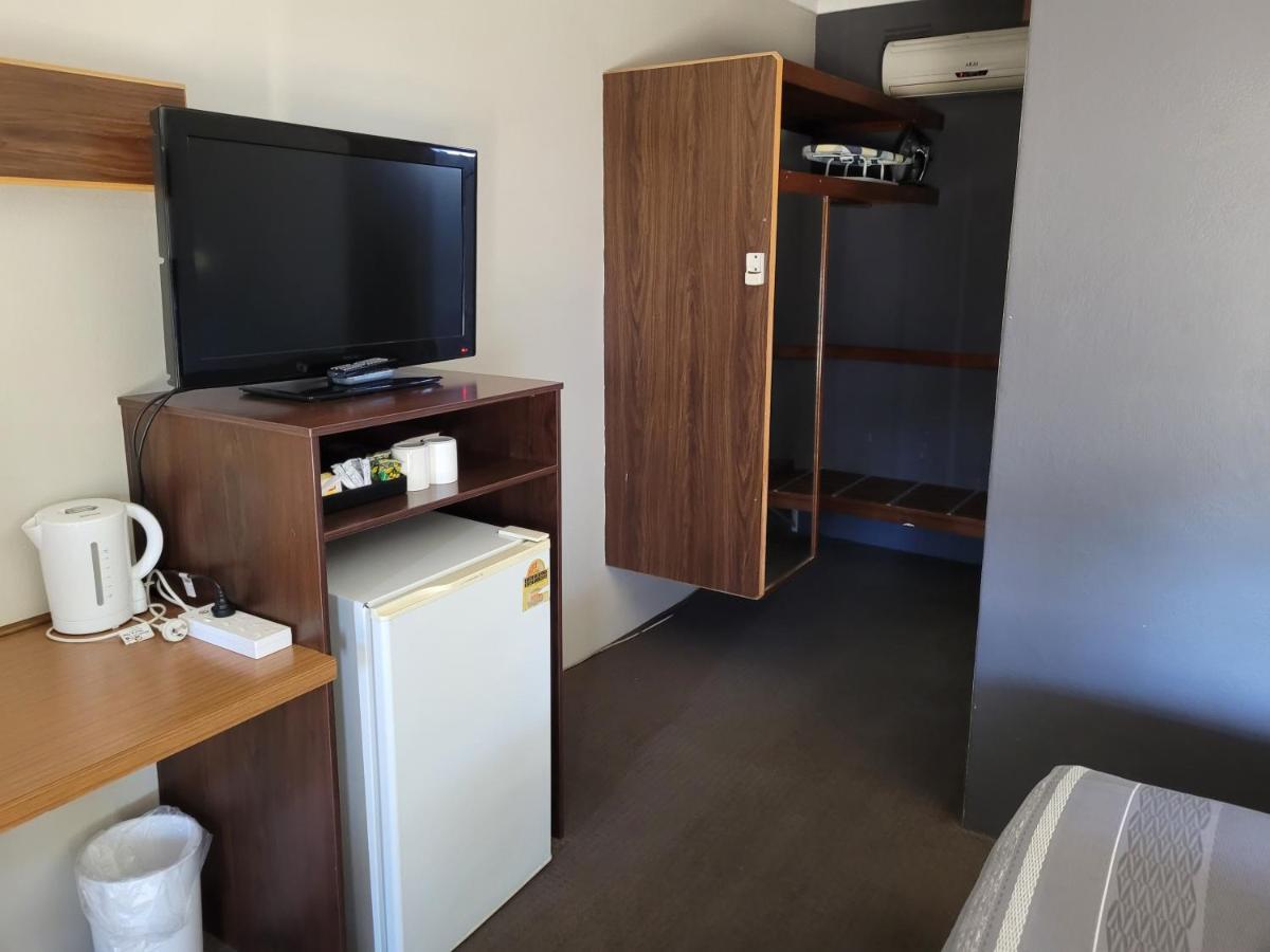 Palm And Pawn Motor Inn Wagga Wagga Extérieur photo